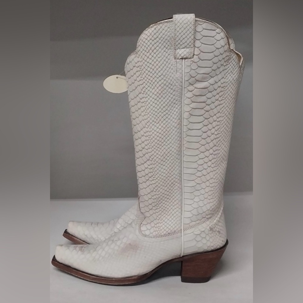 Elegant White Snakeskin Heeled Boots